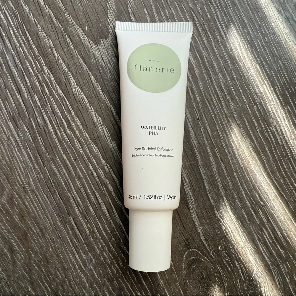 Flanerie Pore Refining Exfoliator - Waterlily PHA 1.52 fl oz